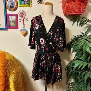 Size 1X Sweet Lindsey floral top